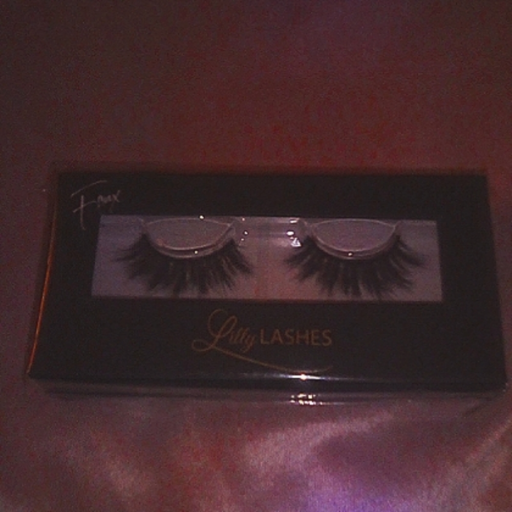 Eye lashes